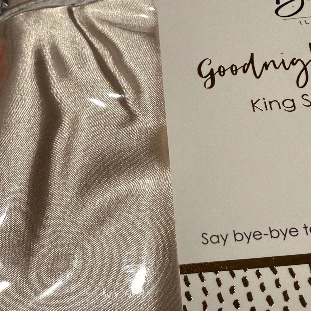 👩🏽‍🦱 New! Bella Il Fiore Pair of King Size Satin Champagne Pillowcases